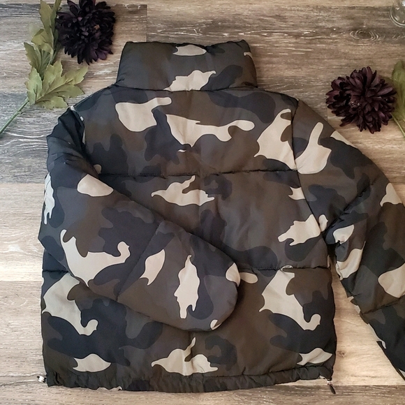 H&M | Camo Puffer Jacket - Picture 11 of 13